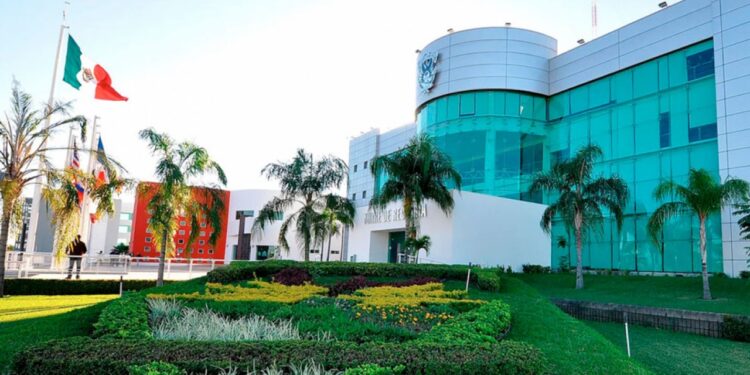 A través del Rector, la UAS mantiene las gestiones permanentes para cumplir con los objetivos y compromisos con la comunidad universitaria