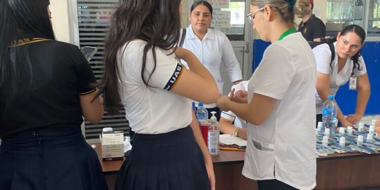 Para proteger al estudiantado de rebrotes, la UAS junto con el IMSS continuará la Jornada de Vacunación Contra el Sarampión