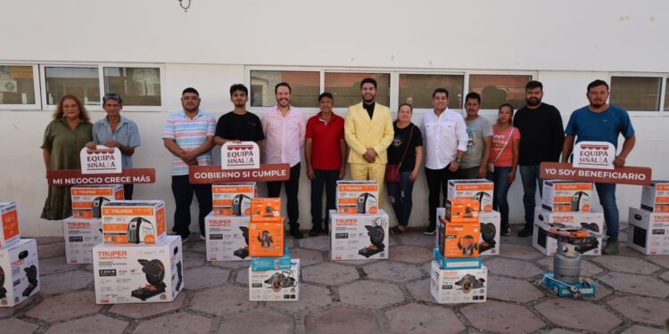 Equipan a emprendedores y microempresarios del municipio de Elota