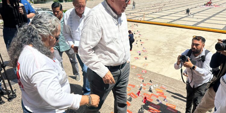 Solidaridad y apoyo reitera Rocha Moya a familiares y colectivos de búsqueda de personas