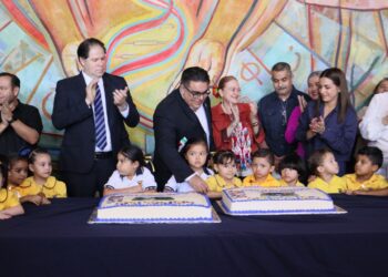 Con las tradicionales mañanitas y un gran pastel, la Biblioteca Central “Eustaquio Buelna Pérez” festejó el 38 aniversario de su fundación